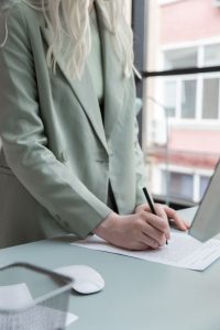 Vagas com treinamento pago: como funcionam e onde encontrar oportunidades seguras